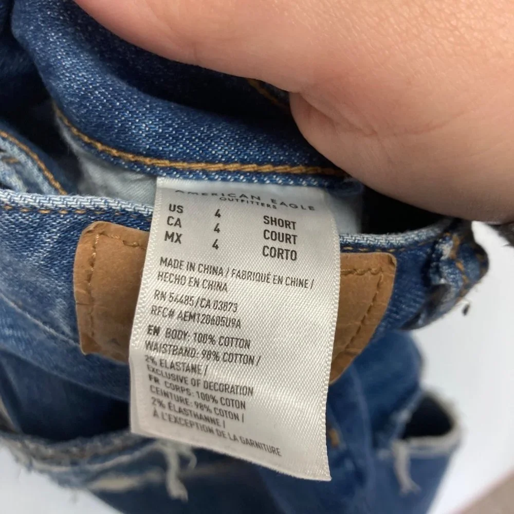 American Eagle 90's boyfriend distressed medium wash jeans 4 short